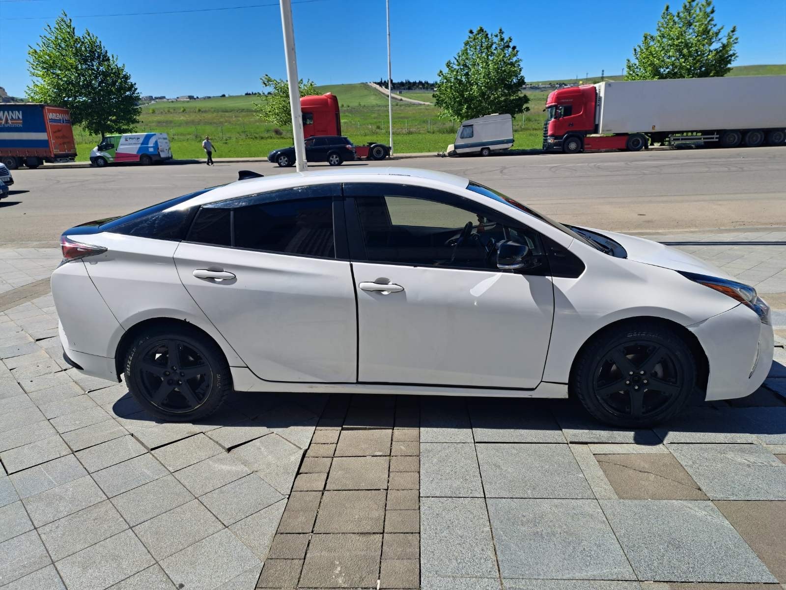 Toyota Prius 2016 — photo 2