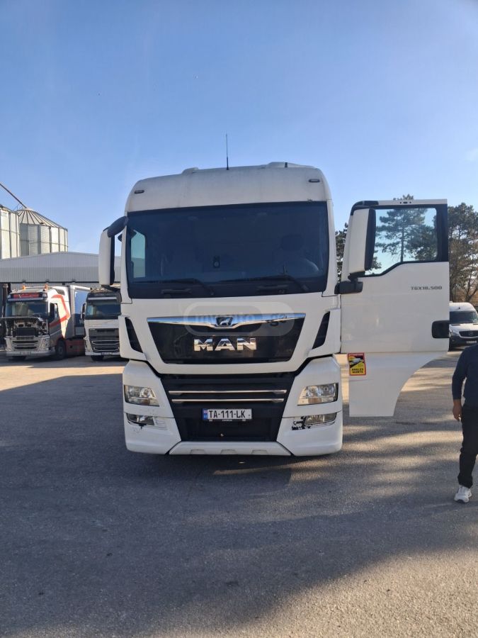 Isuzu TGX