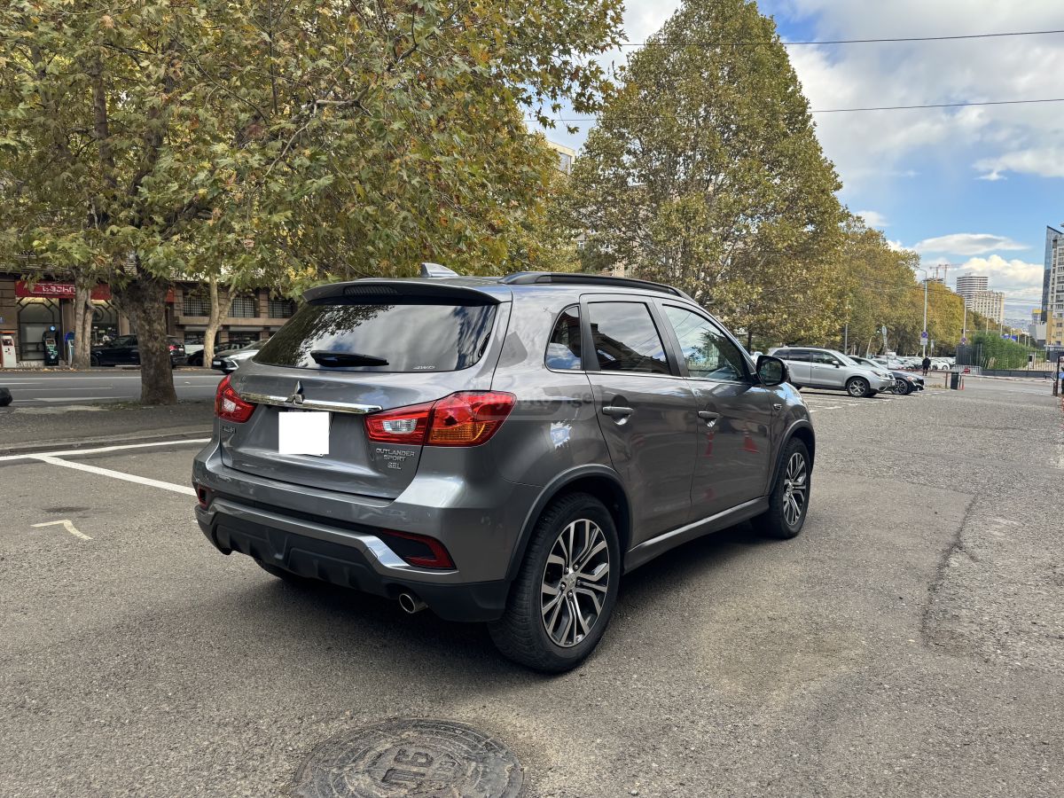 Mitsubishi Outlander Sport 2018 — photo 2