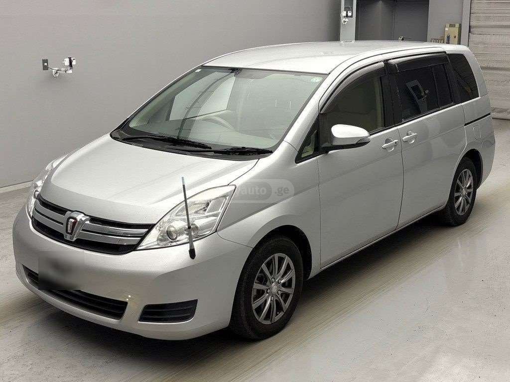 Toyota Isis 2017 — photo 2