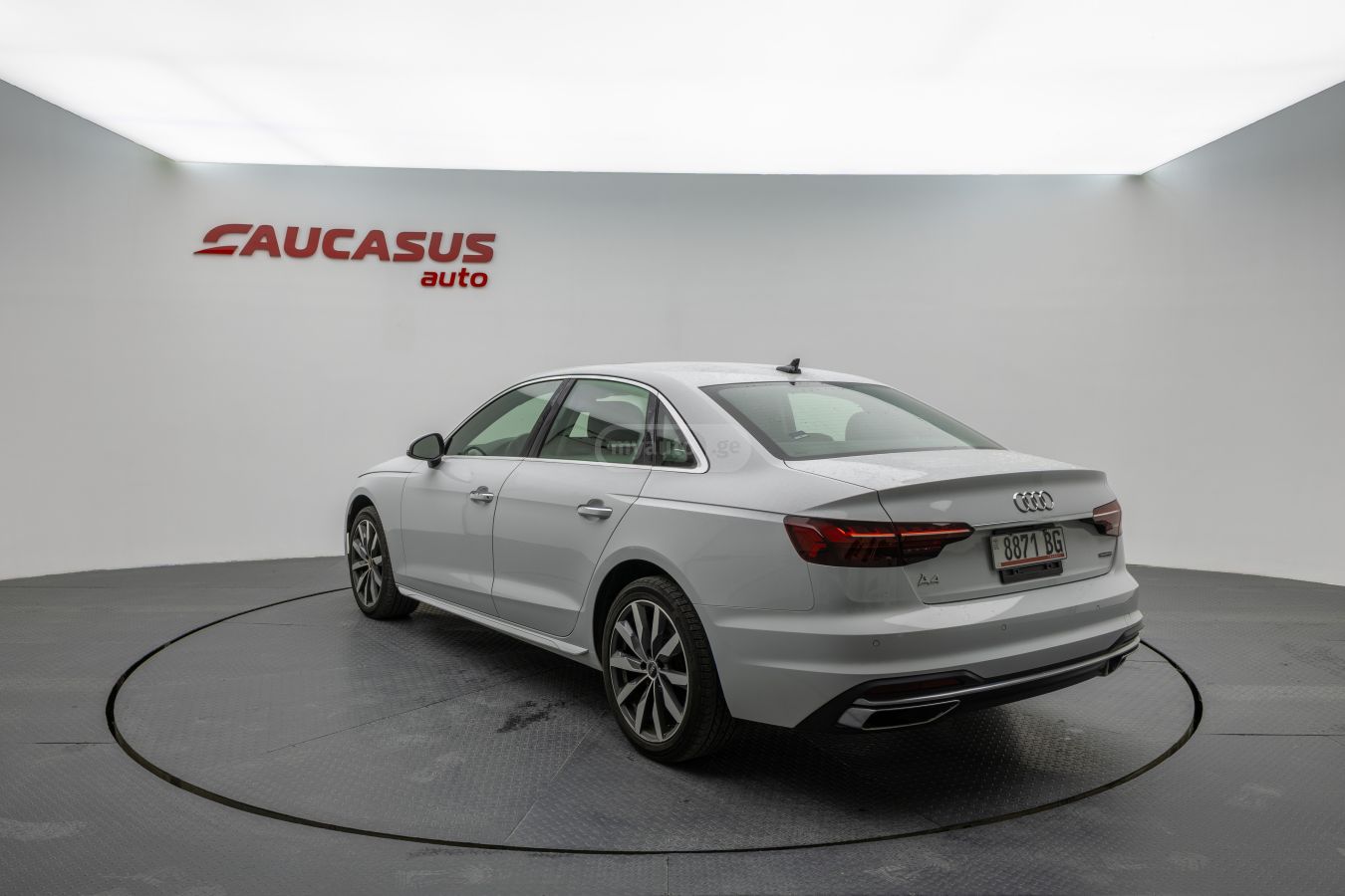 Audi A4 2021 — photo 2