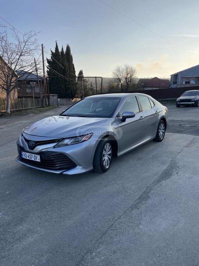 Toyota Camry 2019 — photo 2