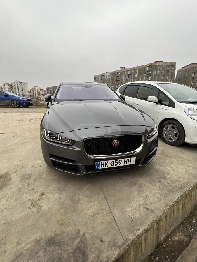 Jaguar XE