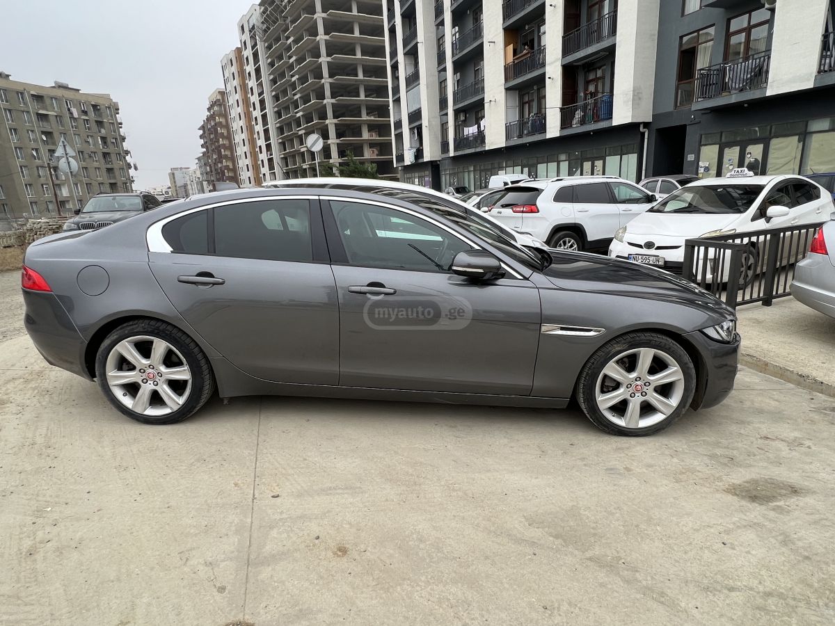 Jaguar XE 2017 — photo 2