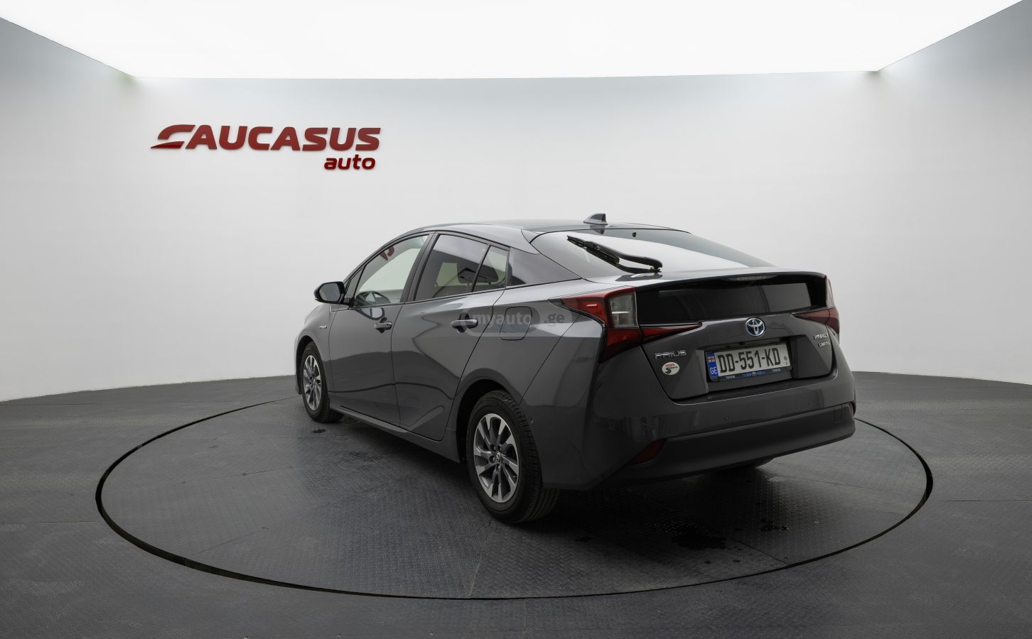Toyota Prius 2020 — photo 2