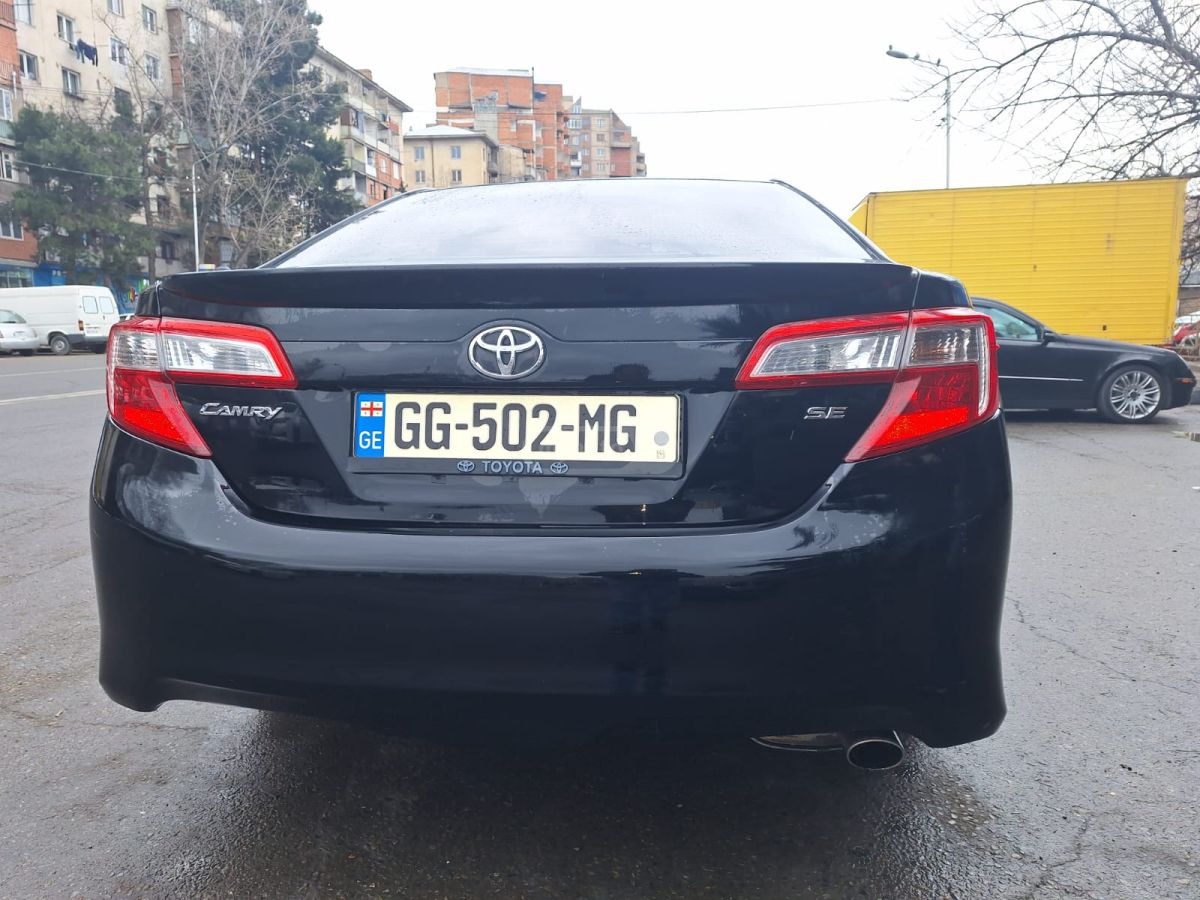 Toyota Camry 2012 — photo 2