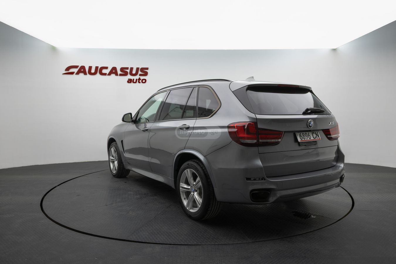 BMW X5 2015 — photo 2