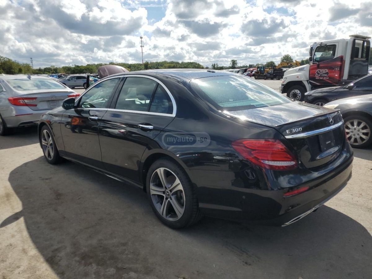 Mercedes-Benz E 300 2018 — photo 2