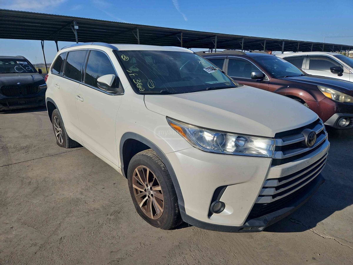 Toyota Highlander 2018 — photo 2