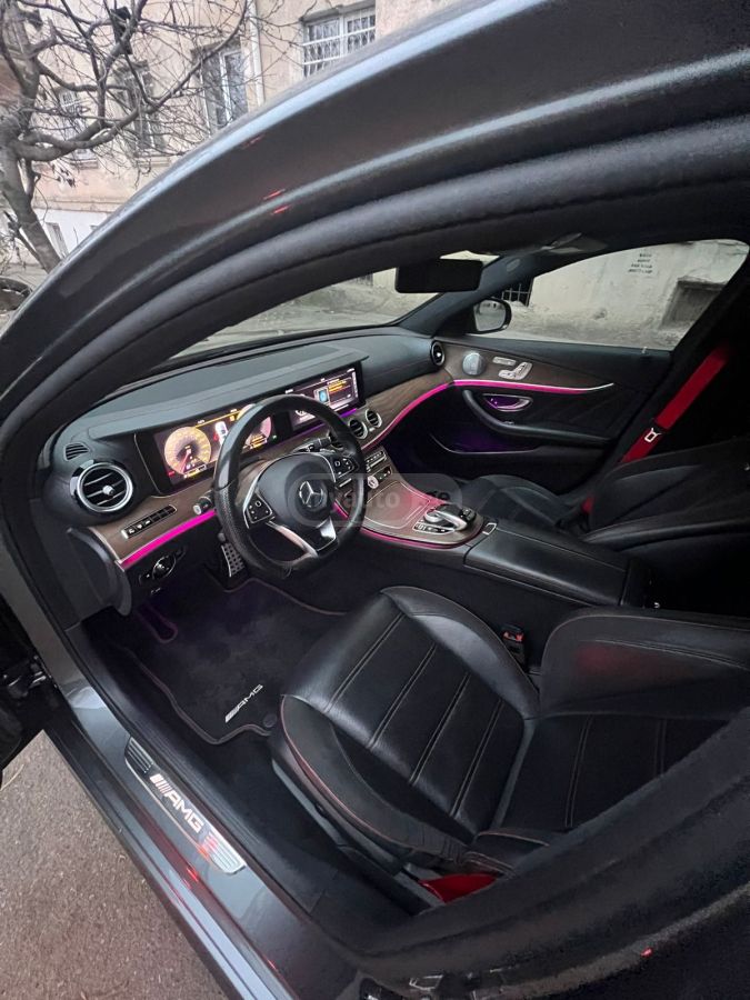 Mercedes-Benz E43 AMG 2018 — photo 2