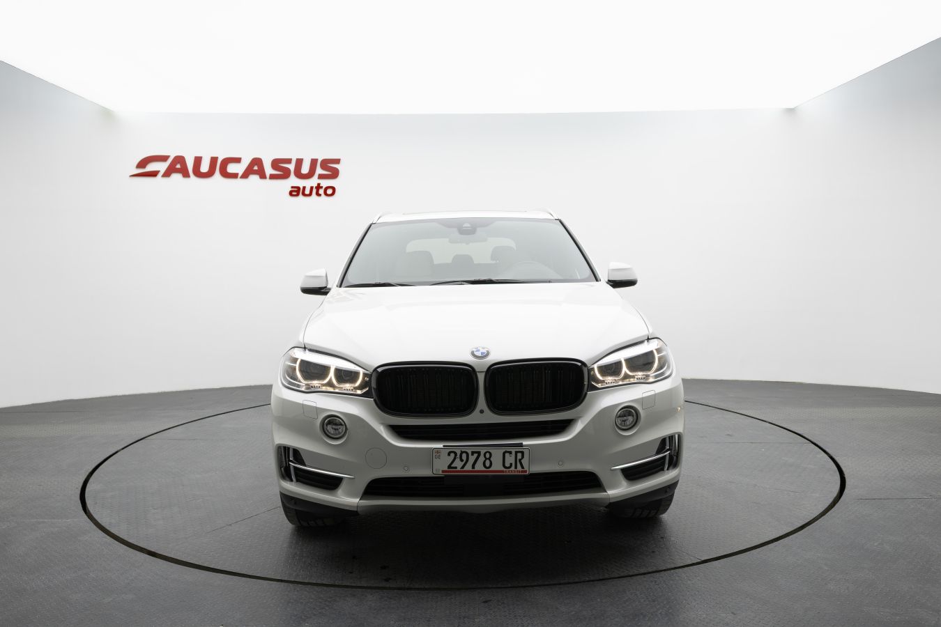 BMW X5 2017 — photo 2