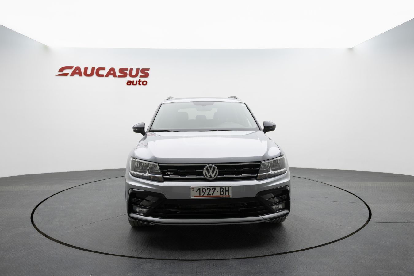 Volkswagen Tiguan 2021 — photo 2