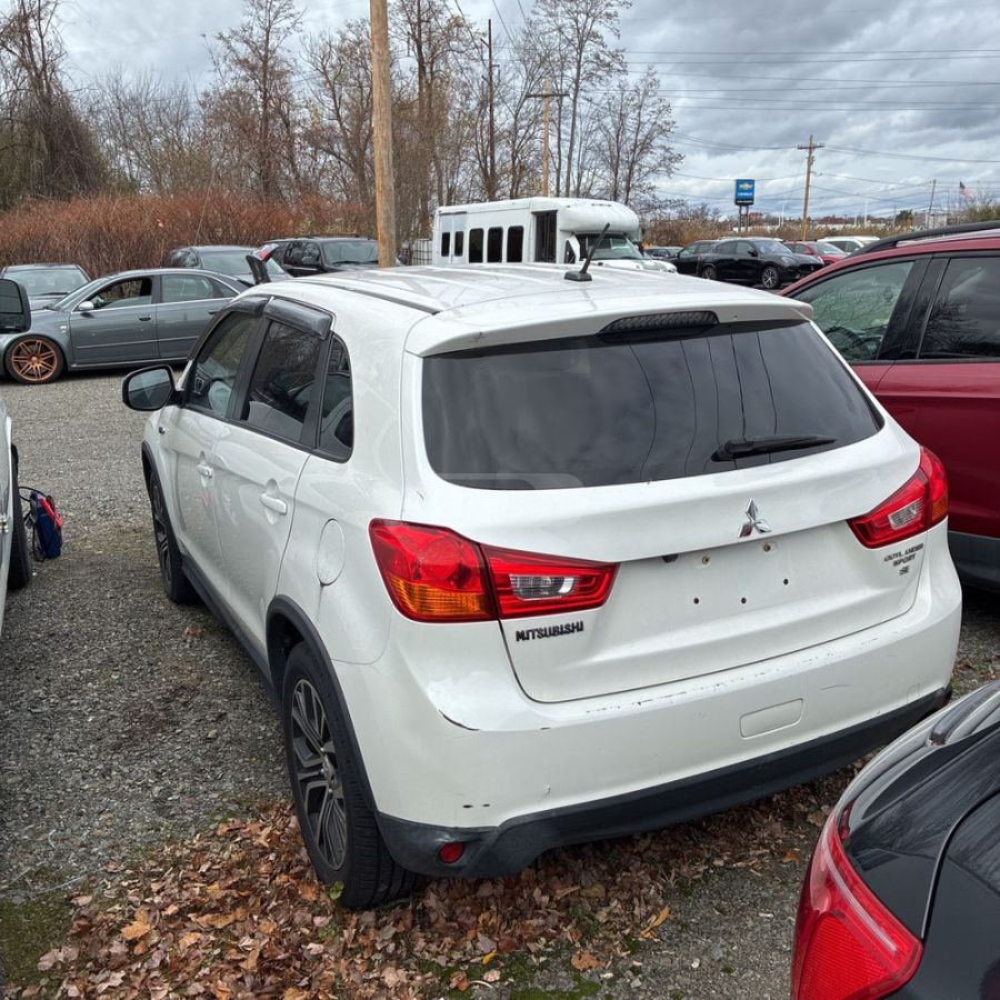 Mitsubishi Outlander 2017 — photo 2