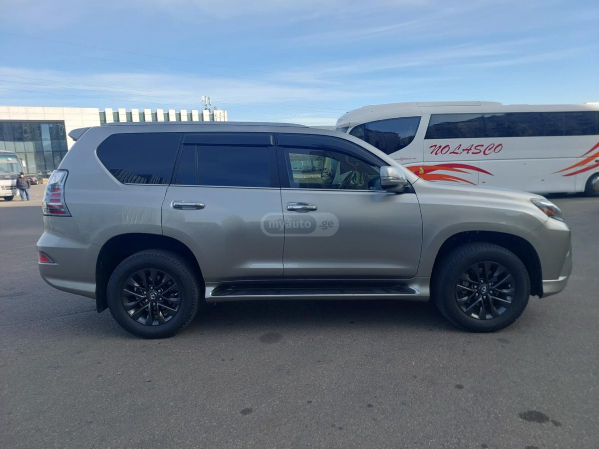 Lexus GX 460 2022 — photo 2