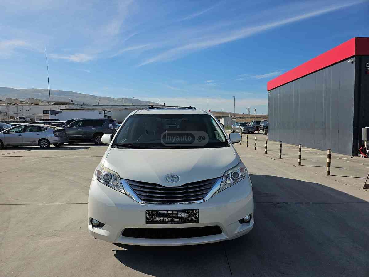 Toyota Sienna 2017 — photo 2