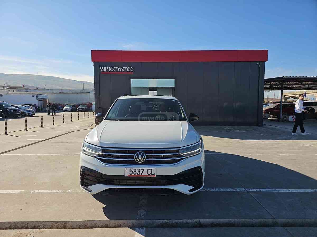 Volkswagen Tiguan 2022 — photo 2