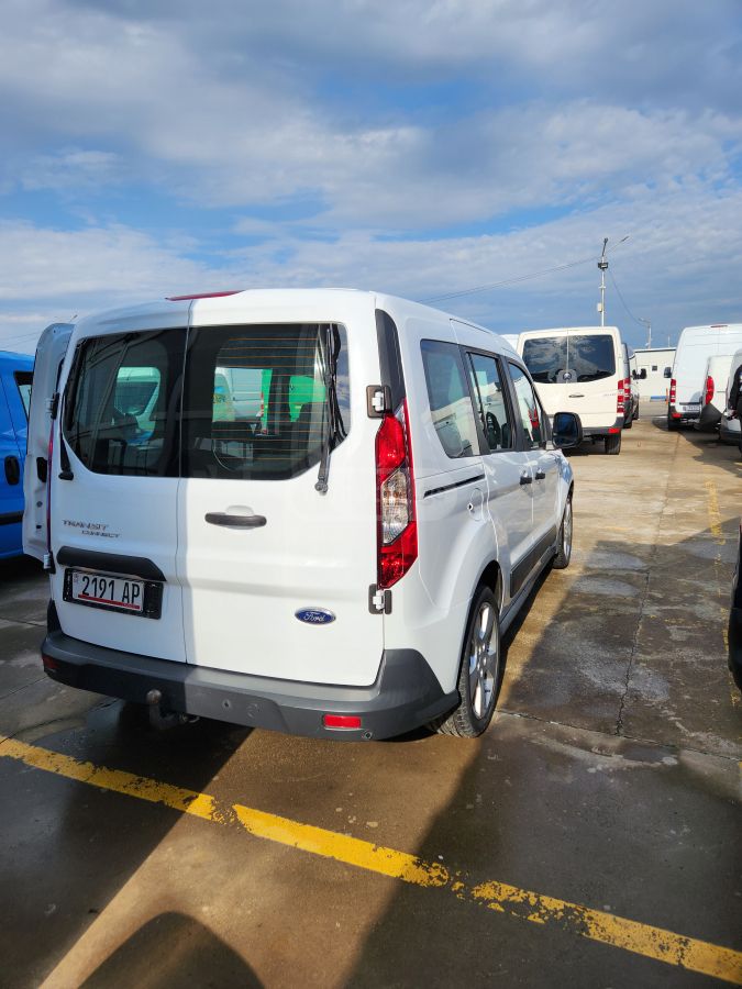 Ford Tourneo Connect 2015 — photo 2