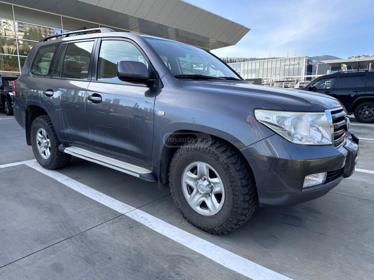 Toyota Land Cruiser 2011 — photo 2