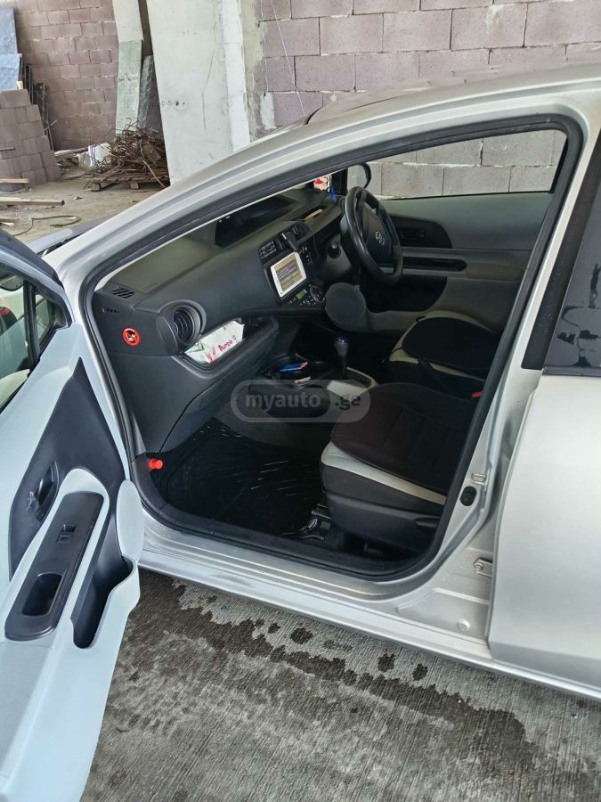 Toyota Aqua 2014 — photo 2
