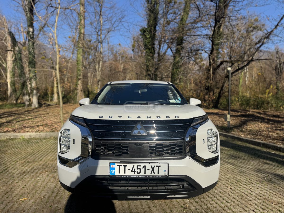 Mitsubishi Outlander 2021 — photo 2