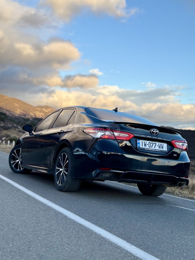 Toyota Camry 2019 — photo 2