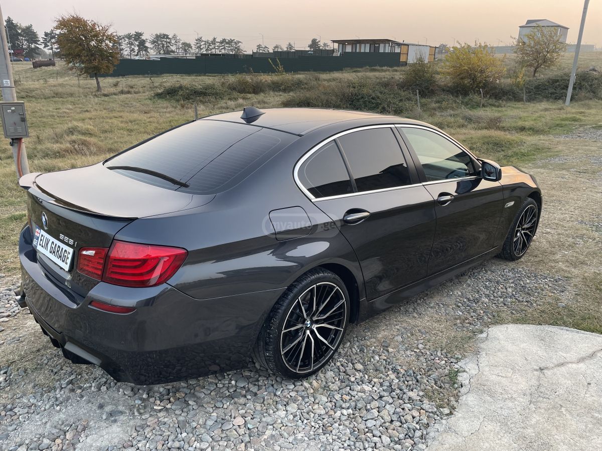 BMW 528 2012 — photo 2
