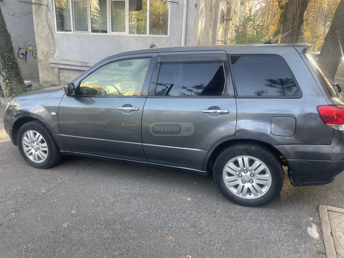 Mitsubishi Airtrek 2002 — photo 2