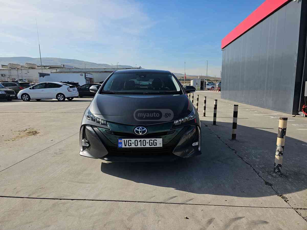 Toyota Prius Prime 2019 — photo 2