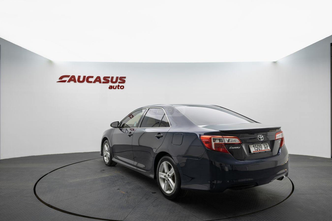 Toyota Camry 2014 — photo 2