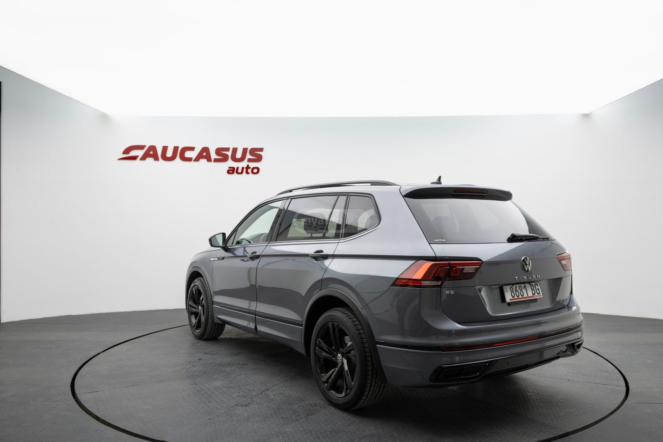 Volkswagen Tiguan 2023 — photo 2