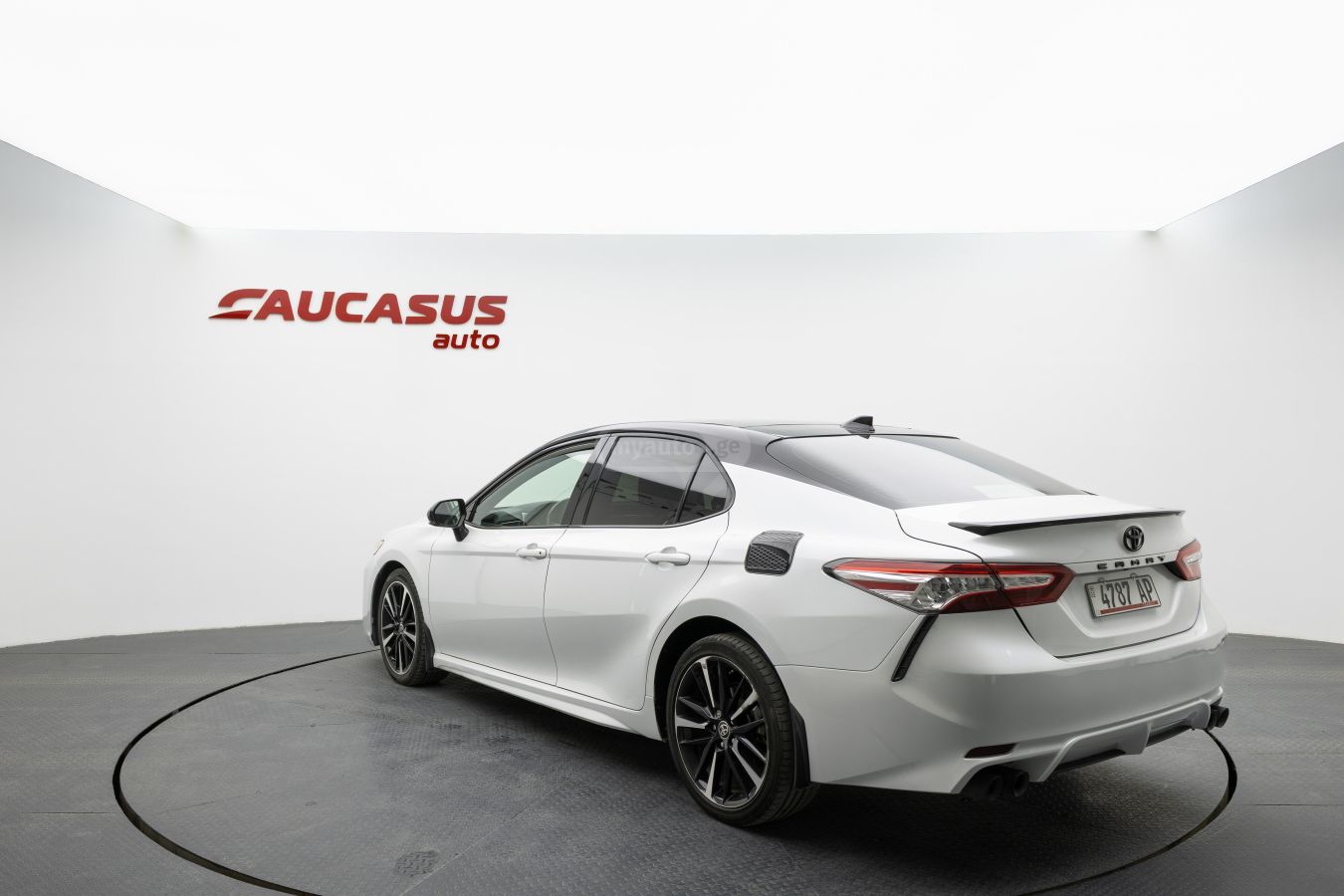 Toyota Camry 2020 — photo 2