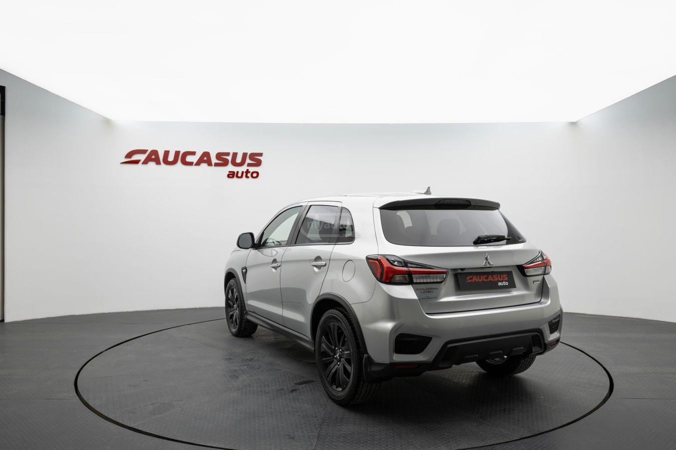 Mitsubishi Outlander 2022 — photo 2