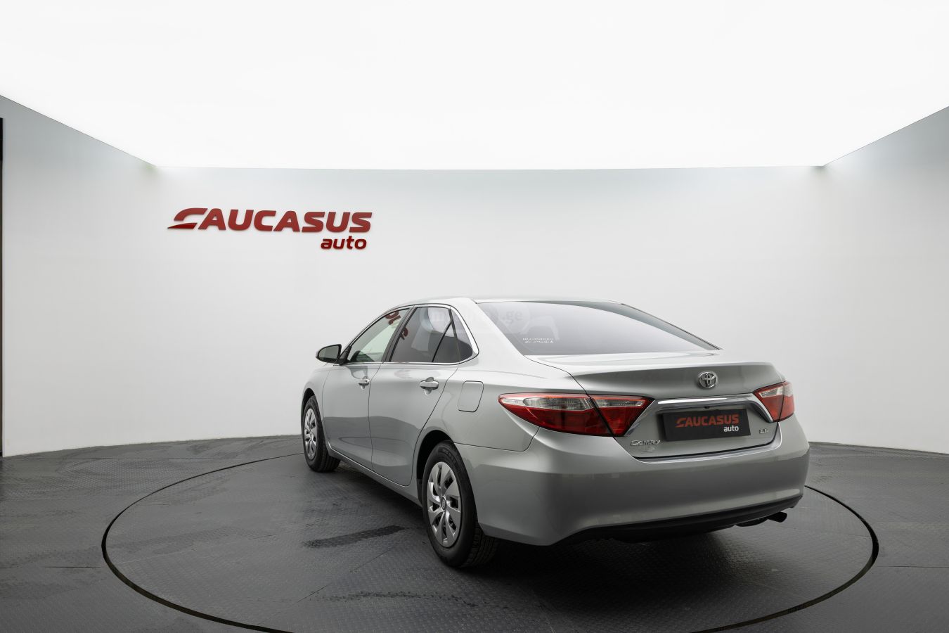 Toyota Camry 2015 — photo 2