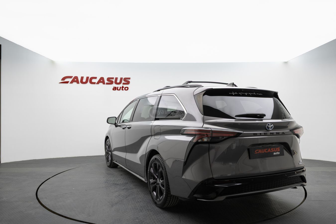 Toyota Sienna 2021 — photo 2