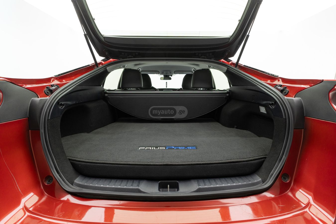 Toyota Prius Prime 2018 — photo 2