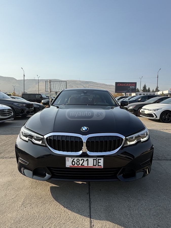BMW 330 2022 — photo 2