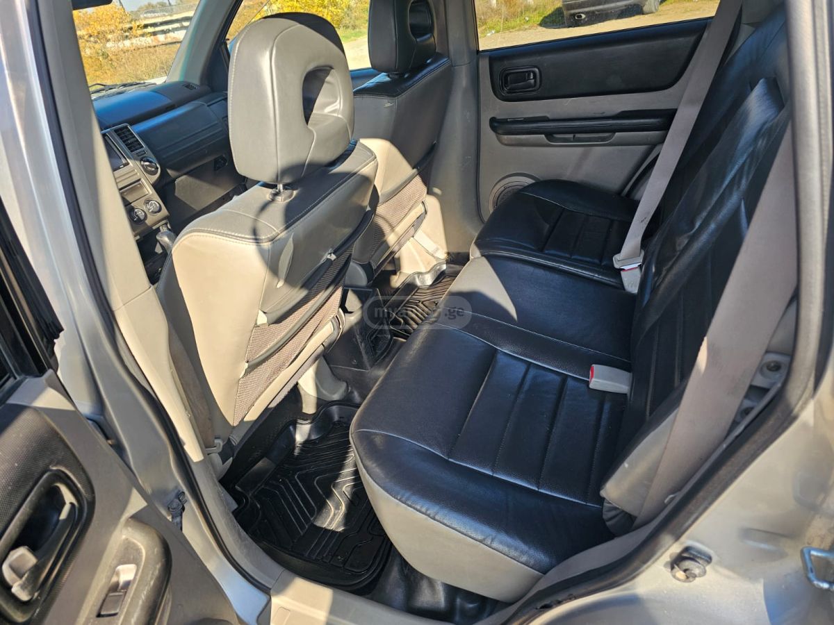 Nissan X-Trail 2004 — photo 2