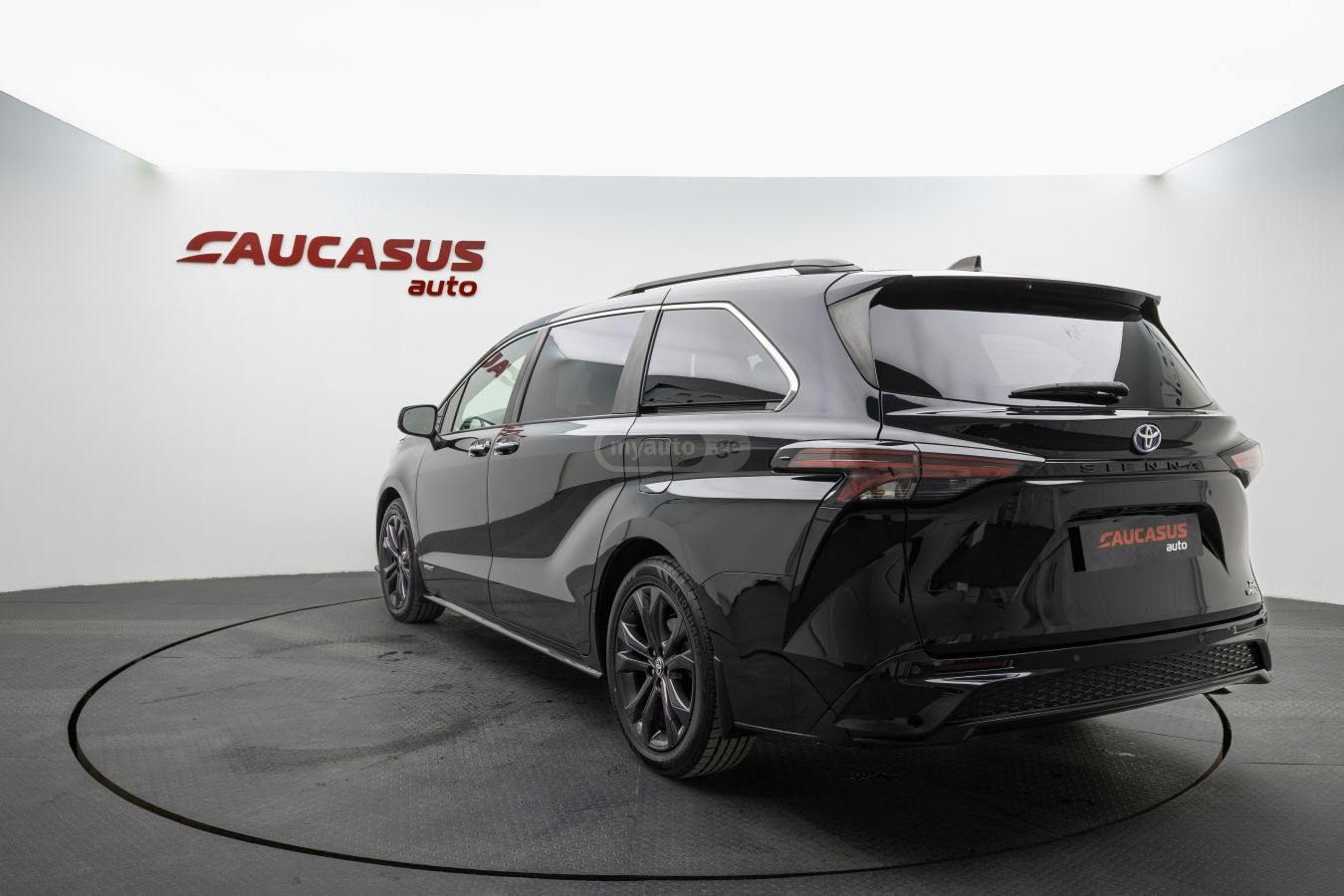 Toyota Sienna 2021 — photo 2