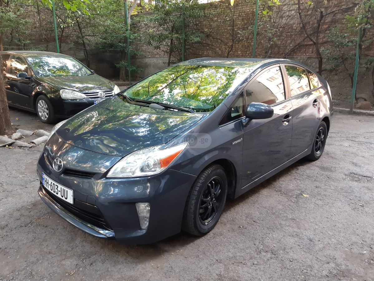 Toyota Prius 2014 — photo 2