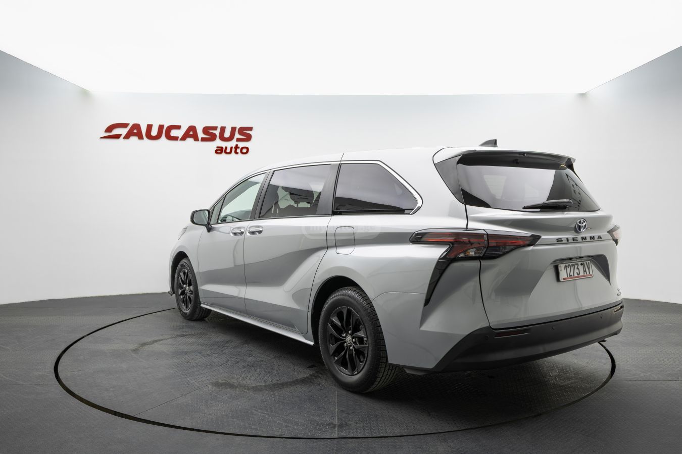 Toyota Sienna 2022 — photo 2