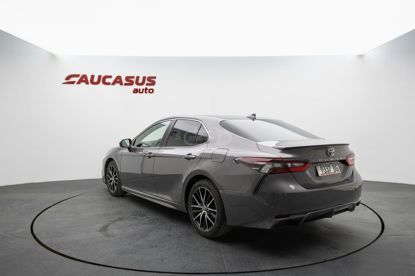 Toyota Camry 2022 — photo 2