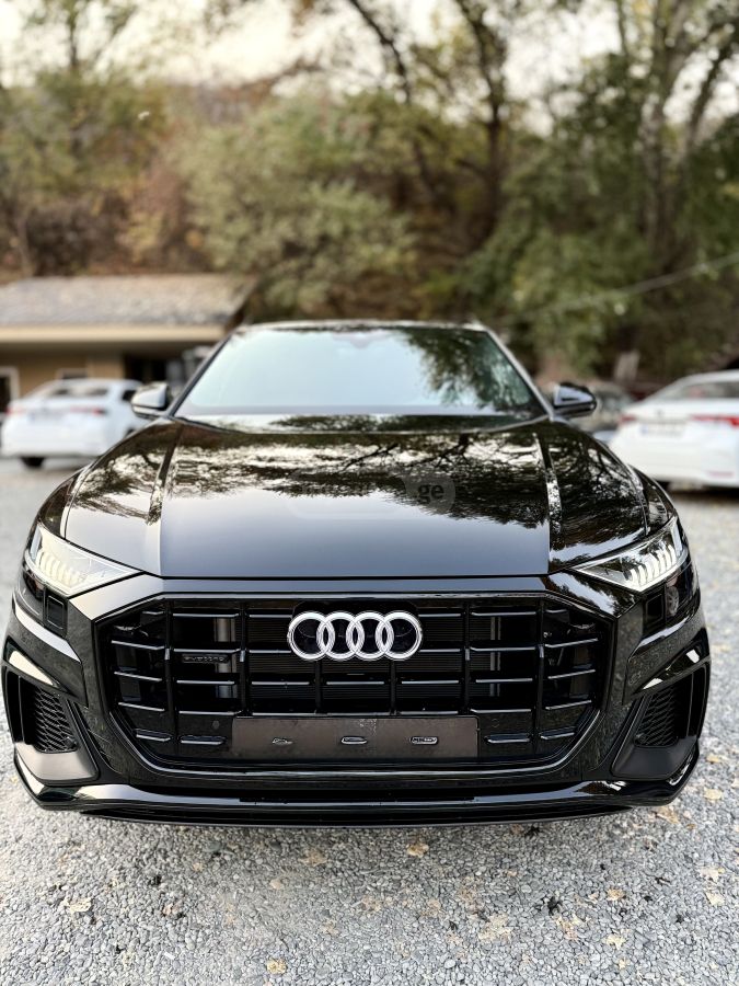 Audi Q8 2023 — photo 2