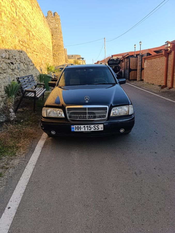 Mercedes-Benz C 180