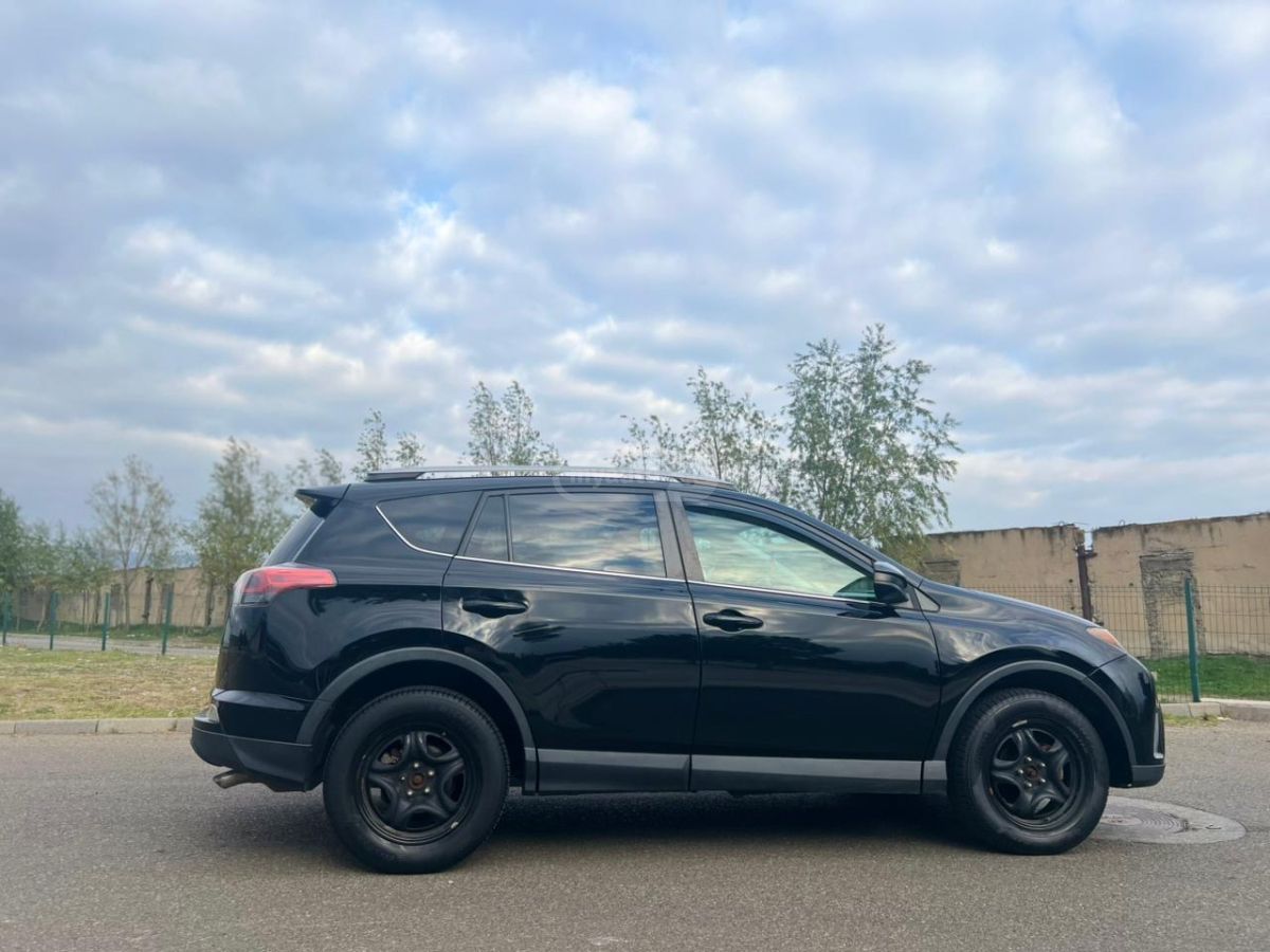 Toyota RAV 4 2018 — photo 2