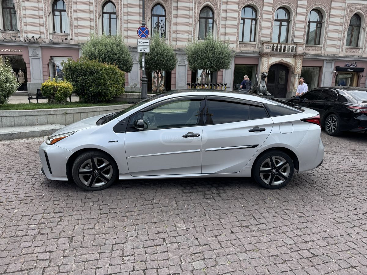 Toyota Prius 2023 — photo 2