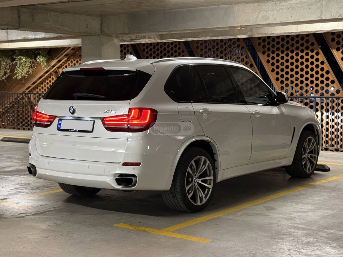 BMW X5 2018 — photo 2