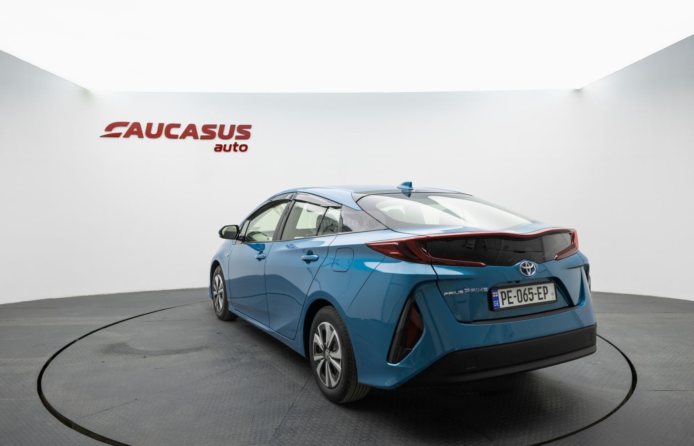 Toyota Prius 2020 — photo 2