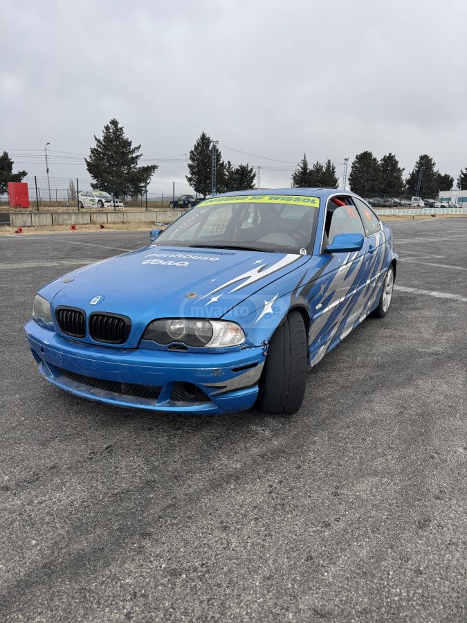 BMW 330 2001 — photo 2