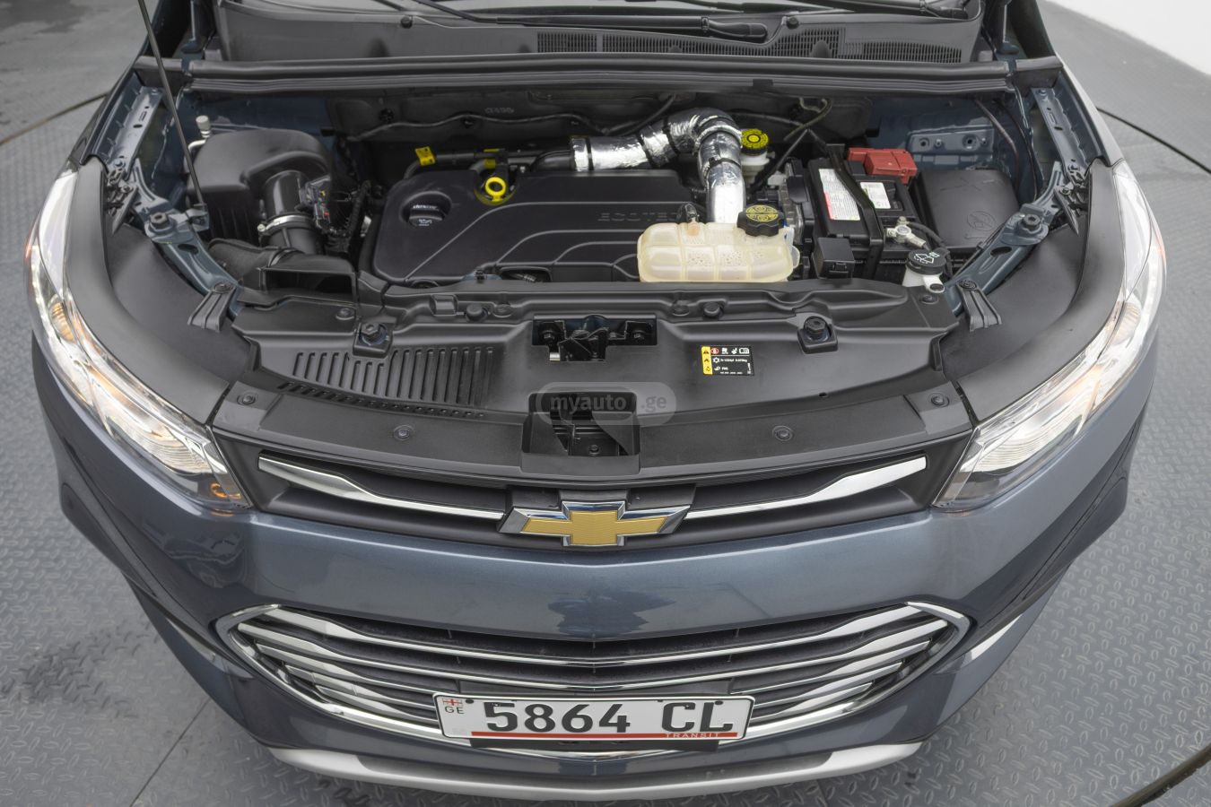 Chevrolet Trax 2022 — photo 2