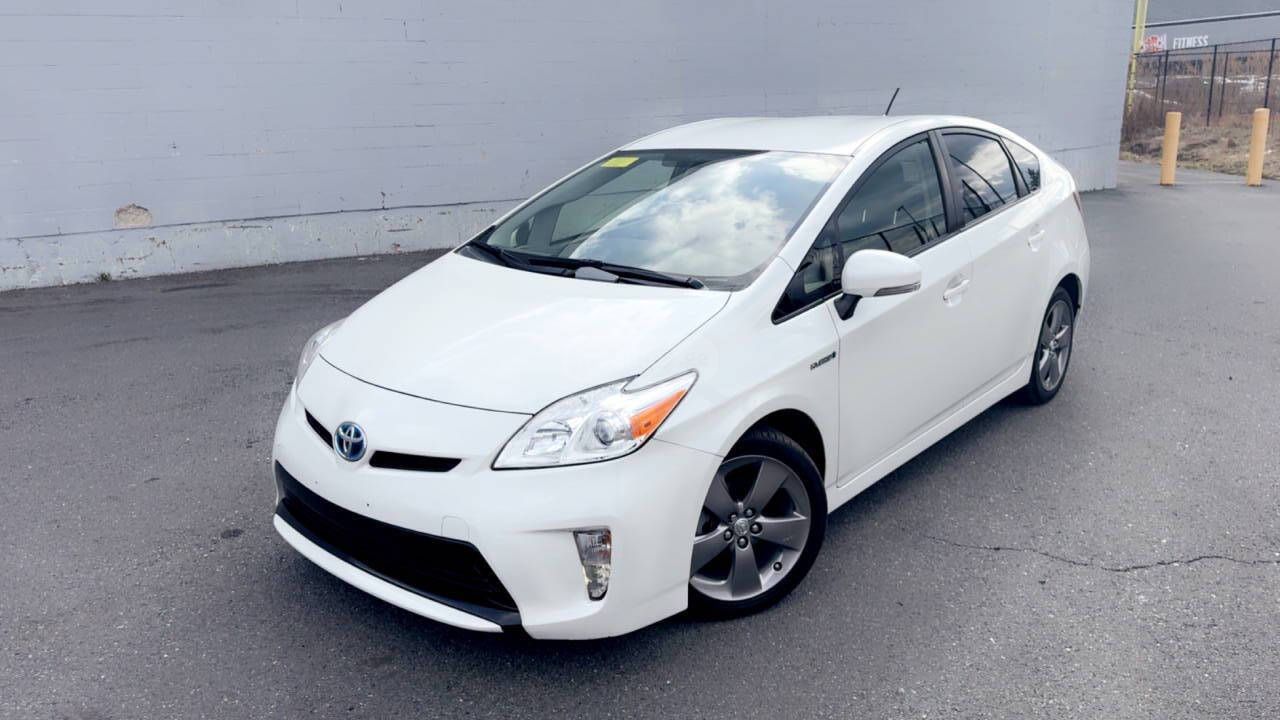 Toyota Prius 2015 — photo 2